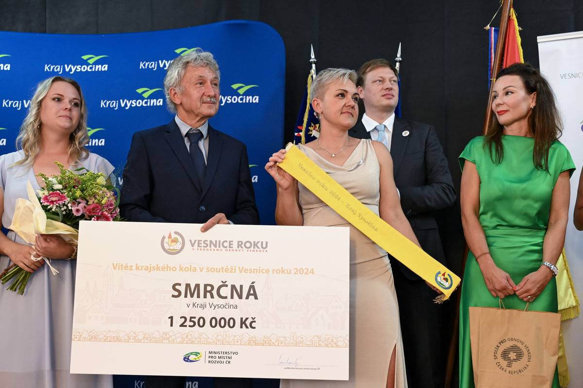 Má vaše obec živé spolky, krásnou náves nebo inspirativní komunitní život? Pak má šanci uspět v soutěži Vesnice roku 2026. Do jubilejního 30. ročníku se mohou přihlásit obce, města i městyse do 7 500 obyvatel. Elektronické přihlášky se podávají do 30. dubna. Soutěž každoročně oceňuje obce, které se starají o veřejný prostor, podporují spolkový život, pracují s mládeží nebo pečují o tradice.  Zájemci o účast mohou získat více informací na motivačním semináři 24. března v Dolním Městě, loňském vítězi krajského kola