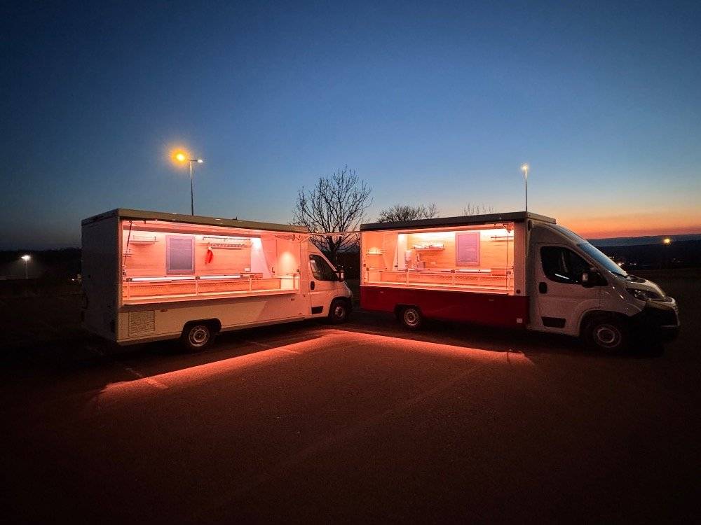 Vážení občané, v úterý 17. března 2026 přijede do obce pojízdná prodejna Uzenářství Ježek, která nabídne uzeniny a zabijačkové speciality z rodinné výrobny. 🕘 Prodej bude probíhat od 9:00 do 16:00 hodin 📍 před OÚ Březno   Přijďte si vybrat z nabídky čerstvých uzenin a tradičních zabijačkových specialit.