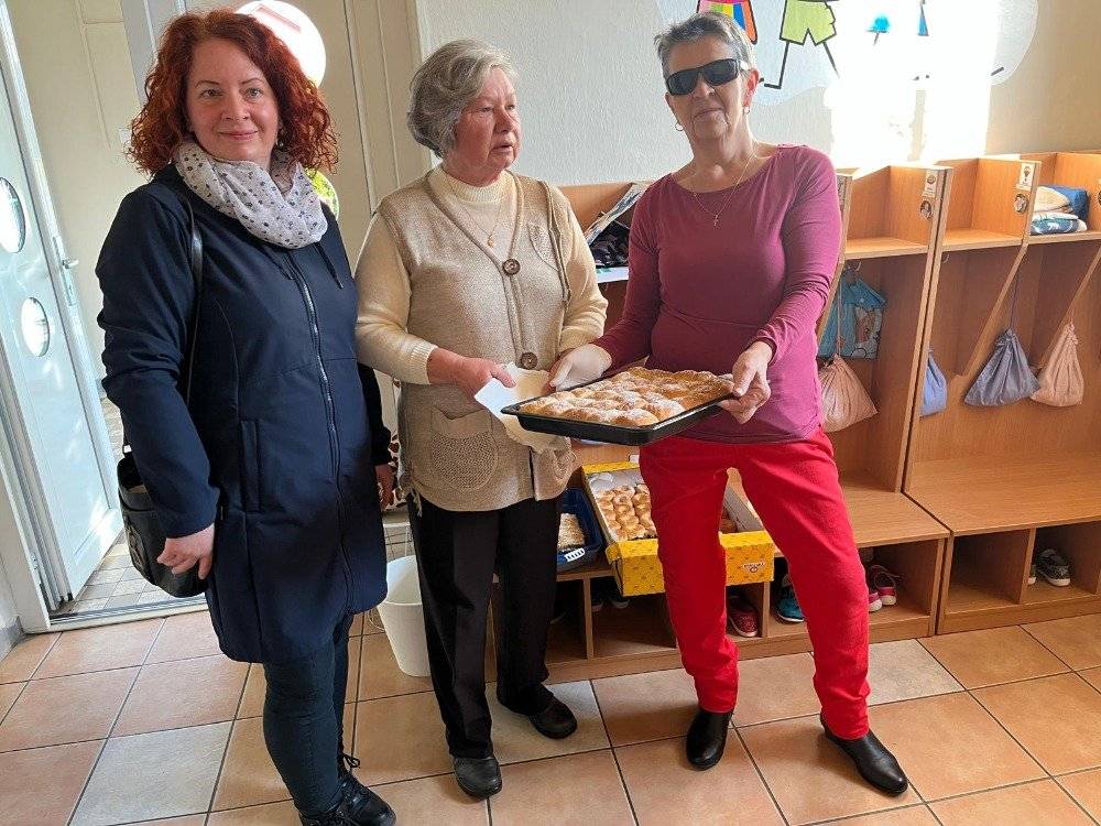 Po nedělní mši svaté proběhla akce "misijní koláč". Díky ochotným hospodyňkám, které napekly výborné dobroty se podařilo vybrat 8.130,- Kč. Všem moc děkujeme.