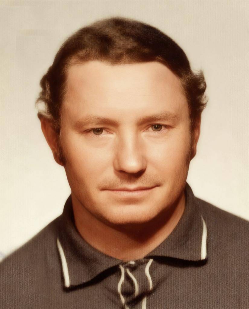 Smútiaca rodina Jahodníková s hlbokým žiaľom oznamuje občanom, že dňa 15. marca 2026 zomrel ich milovaný otec, starý otec, príbuzný a náš občan Ján Jahodník vo veku 87 rokov.