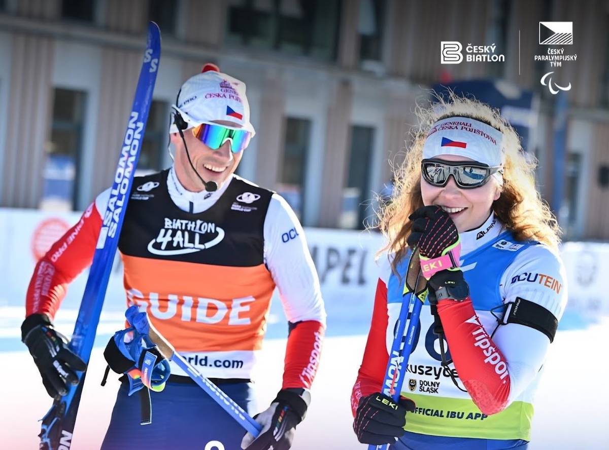 Vážení spoluobčané a fanoušci! Buďte u toho! Přijďte pozdravit naše medailisty!  Srdečně zveme všechny fanoušky na slavnostní přivítání Simony Bubeníčkové a jejího traséra Davida Šrůtka, kteří získali třikrát stříbro a jednou bronz na Zimních paralympijských hrách 2026 v Itálii. Kromě Simči a traséra se přivítání zúčastní i další členové organizačního týmu. Přijďte se podělit o radost, pogratulovat a vyjádřit uznání za skvělou reprezentaci.  Kdy: UŽ ZÍTRA! V úterý 17. března 2026 od 18:00 hodin. Kde: před budovou Úřadu městyse Velké Poříčí, s následnou besedou v sále Obecního domu. Těšíme se na setkání.