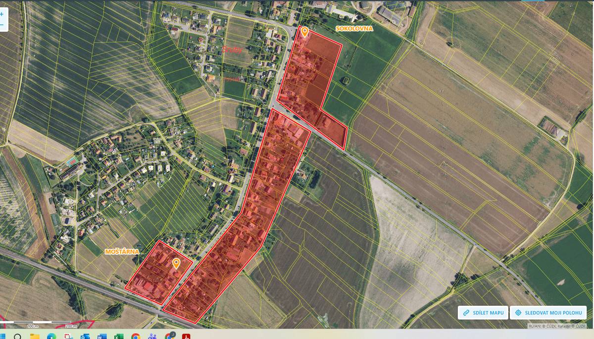 V úterý 17.03.2026 od 8 do 12 hod. bude z důvodu přeložky vodovodu omezena dodávka vody v lokalitě od železniční trati až k sokolovně. Odstávka zasáhne pouze pravou stranu obce od čp.84 až po sokolovnu. Dále bude odstávkou zasažena lokalita v okolí moštárny od čp. 103 až po čp. 107 v obci Sruby.