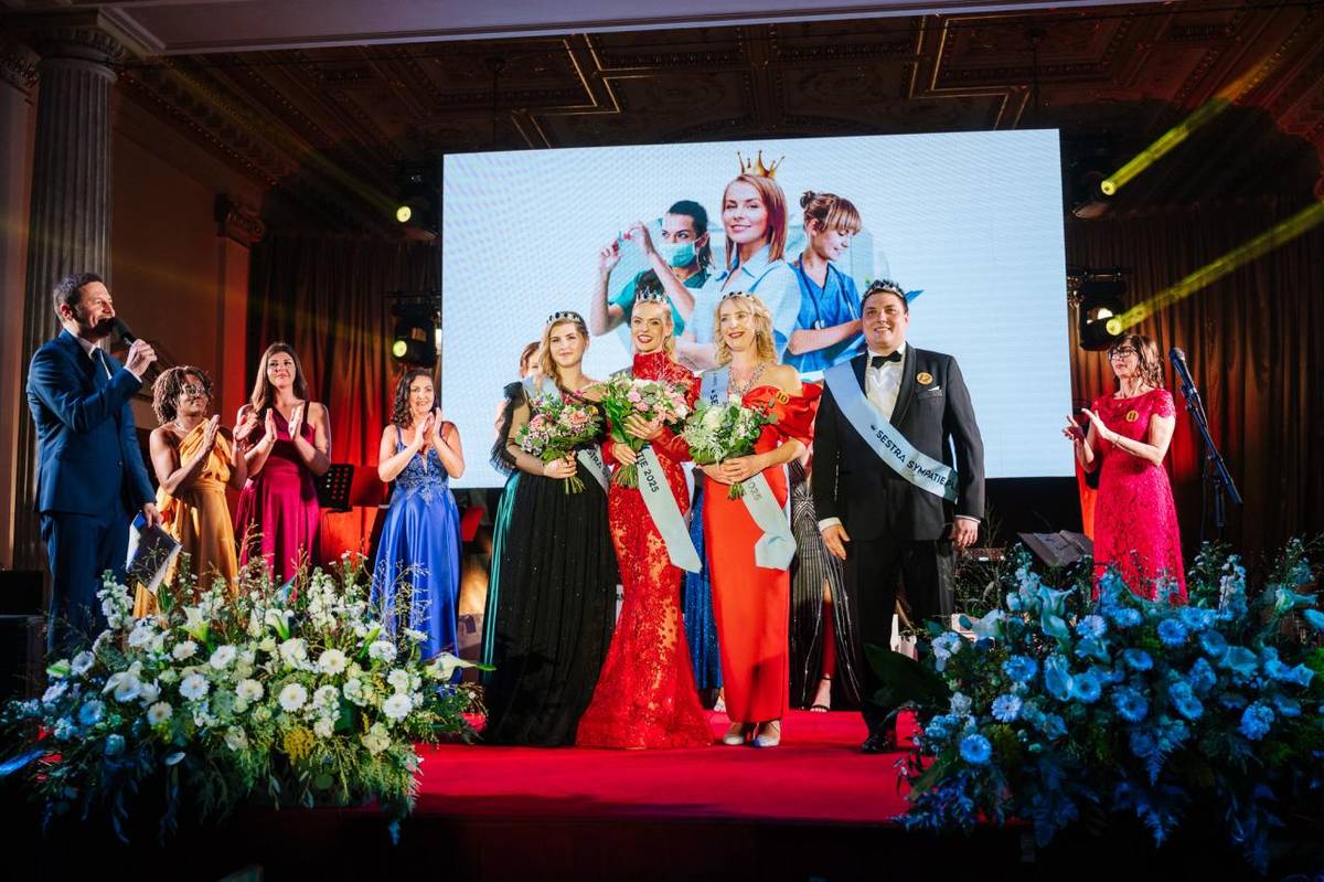 Na slavnostním galavečeru Sestry na sál! 2025, konaném v pátek 14. března v pražském paláci Žofín, byla vyhlášena vítězka prestižní soutěže Sestra sympatie. Ocenění obdržela Dominika Handlová, DiS. z Nemocnice AGEL Šternberk. Blahopřejeme k úspěchu!