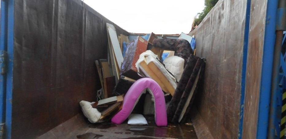 Ve čtvrtek 7. května od 16 do 20 hodin bude přistaven kontejner na velkoobjemový odpad a na dřevo pod prodejnou potravin.   Kontejnery budou pro občany k dispozici do pátku 8. května od 8 do 12 hodin.