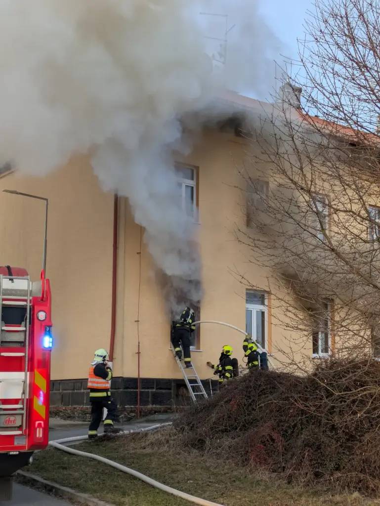 Požár jim vzal domov. Pomozme rodině z Kaznějova začít znovu.
