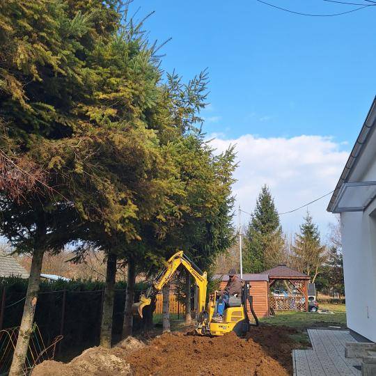 Ďakujeme poslancom Marekovi Blaškovičovi a Petrovi Botkovi za pomoc pri prácach v MŠ