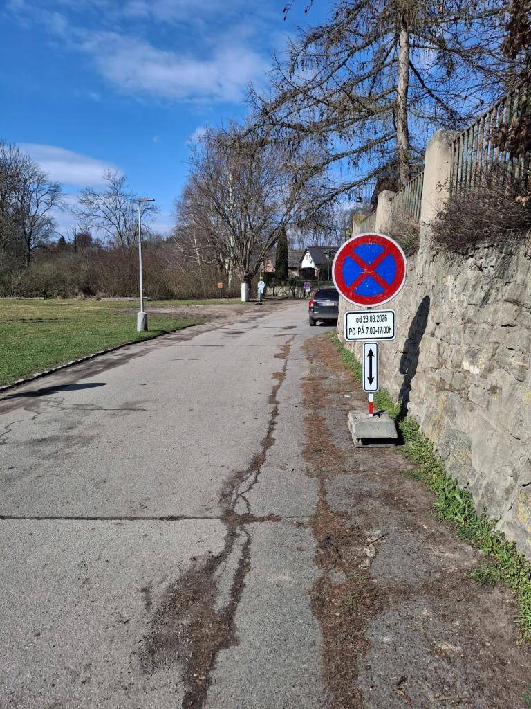 V pondělí 16. 3. 2026 bylo předáno staveniště pro akci „Rozšíření a intenzifikace ČOV" pro obec Jenštejn. Stavbu bude provádět společnost POHL a.s.