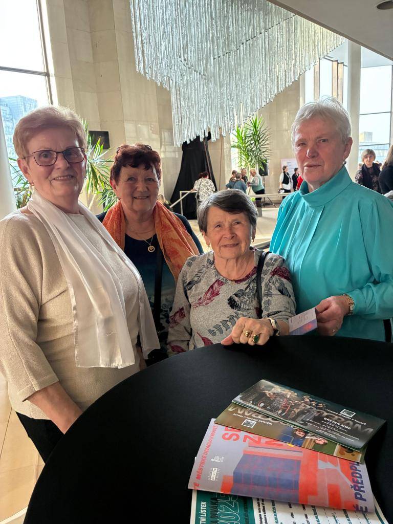 V úterý 10. března se členové Svazu tělesně postižených z Radovesic vydali na společný kulturní výlet do Městské divadlo v Mostě.