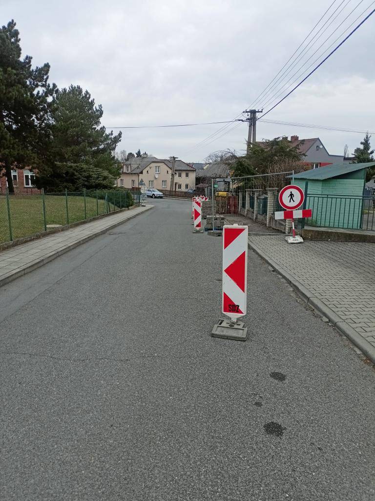 Omezení provozu na ul. Komenského z důvodu výkopových prací u školky.