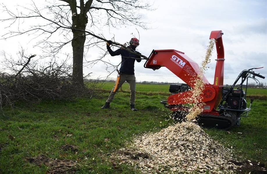 Rádi vám pomůžeme s jejich likvidací!  Domluvte se s místostarostou na tel. čísle 603 224 226 a větve vám u vás poštěpkujeme. Vzniklou štěpku si můžete nechat nebo ji odvezeme a využijeme do obecních záhonů.
