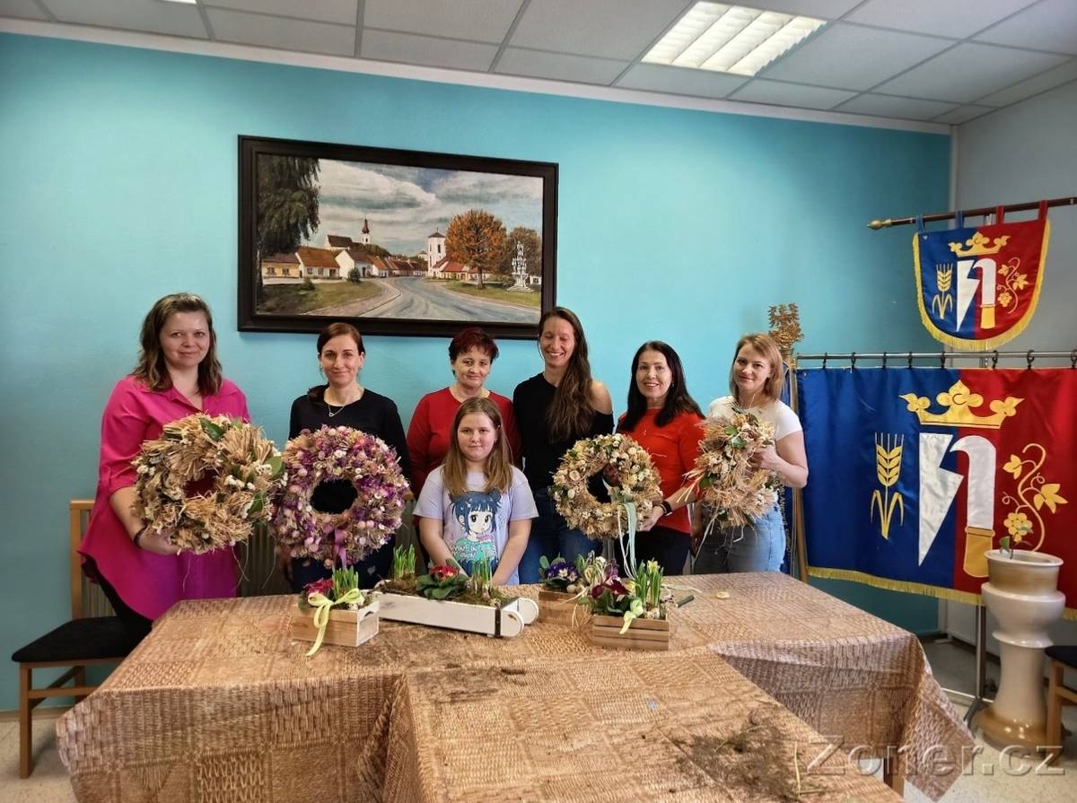 Ve středu 18. 3. 2026 se uskutečnilo v Místní knihovně Jarní tvoření s Martou Nesnídalovou, které přineslo příjemné setkání plné kreativity, inspirace a radosti z vlastnoručně vyrobených dekorací. V přátelské atmosféře jsme se pustily do výroby jarních věnečků a dřevěných bedýnek osázených...