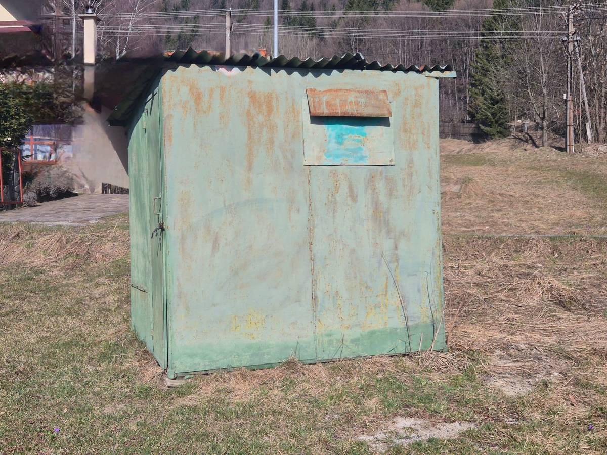 Spoluobčan pán Kundrata daruje plechovú búdu za odvoz. Rozmer búdy je 170x205 cm, je suchá a nezateká.   V prípade záujmu ho kontaktujte telefonicky na 0917/191913.