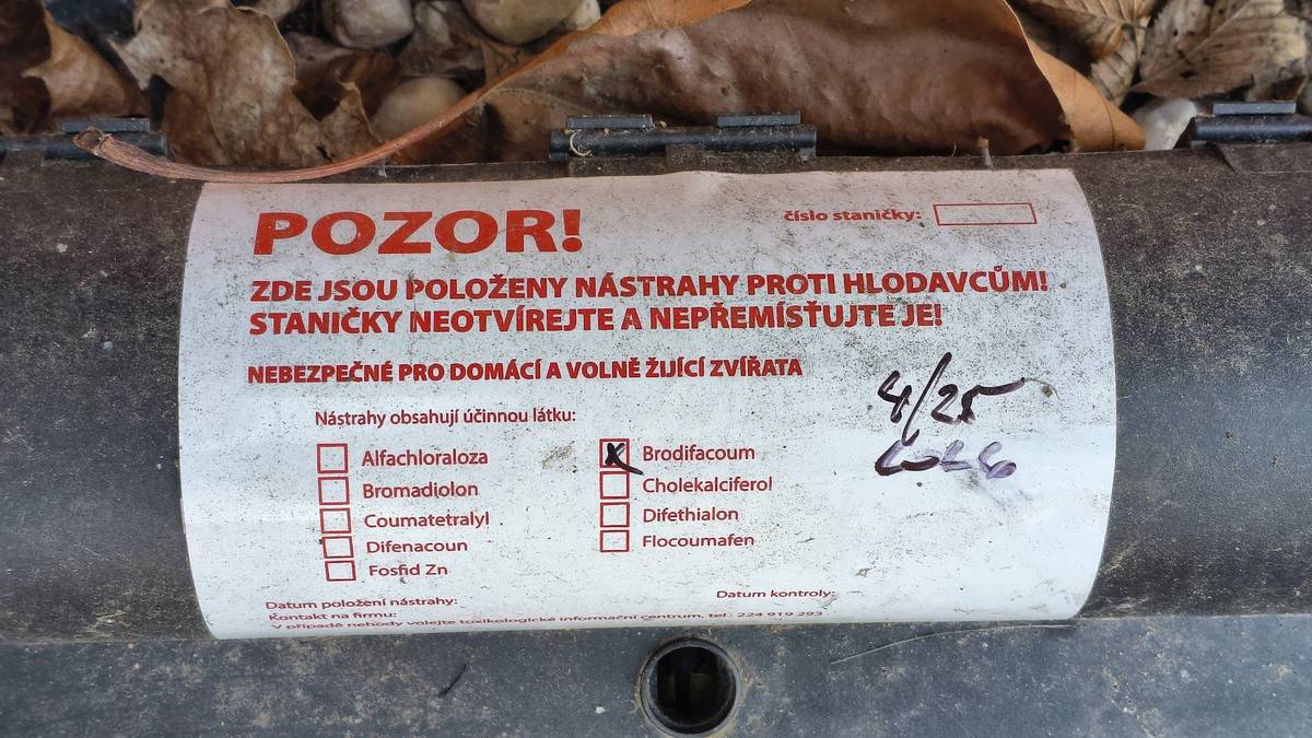 Informace hl. města Prahy k provádění opakované deratizace na území hlavního města Prahy v roce 2026: Hlavní město Praha bude letos zajišťovat cyklickou deratizaci na plochách, které vlastní a přímo spravuje, a dále v kanalizační síti. V Praze-Vinoř proběhne deratizace ve dvou termínech, 08.06. – 21.06.2026 a 18.08. – 31.08.2026, a to v ulici Mladoboleslavská v místě zástavby. Deratizace bude provedena na základě smluvního vztahu s příslušnými odbornými firmami a s výhradním použití přípravků registrovaných v České republice. Současně bude postupováno dle Metodického pokynu Státního zdravotního ústavu pro provádění speciální ochranné deratizace.
