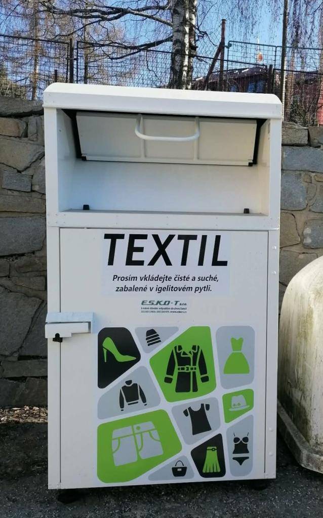 Kontejner je nově ve vlastnictví obce a jeho pravidelné vyvážení zajišťuje společnost ESKO-T.