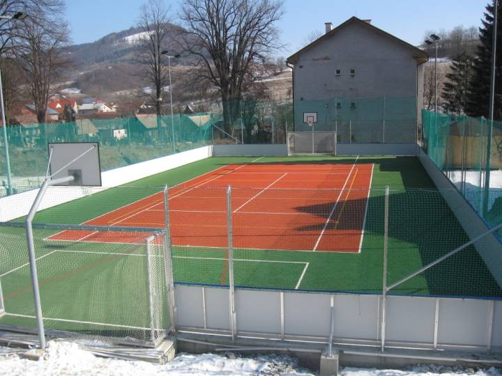 Vstup na multifunkčné ihrisko je potrebné nahlásiť na obecnom úrade Horný Vadičov.