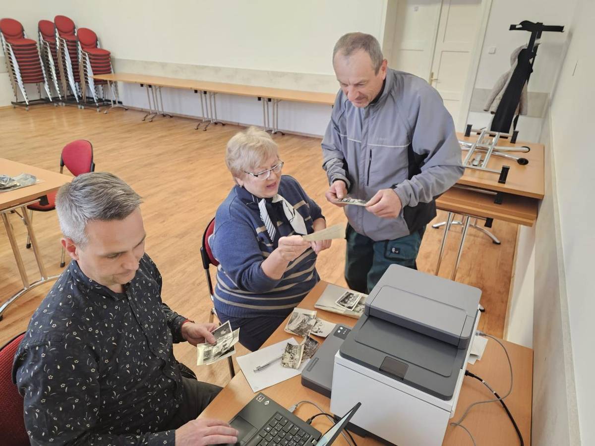 Ve středu 17.3.2026 se uskutečnil v Obecné škole v Nejdku sběr fotografií, které budou sloužit jako podklad pro novou publikaci o Nejdku.