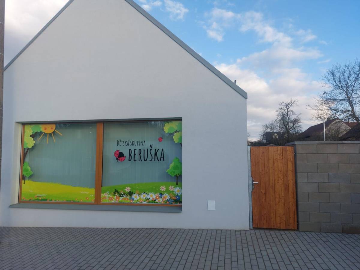 Ve zkolaudované Dětské skupině v Kozašicích finalizují přípravy na zahájení provozu od 1.dubna 2026.   Včera proběhl Den otevřených dveří pro přihlášené děti a jejich rodiče, které nastoupí jako první do naší Dětské skupiny.