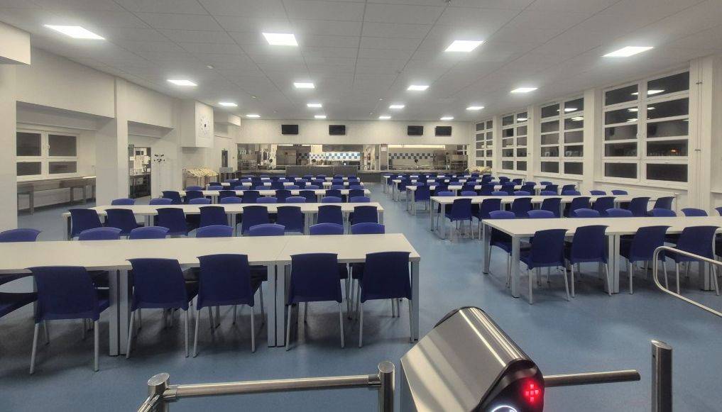 Zlín - Statutární město Zlín dokončilo modernizaci vybavení školní jídelny v budově na ulici Hradská 5189. Akce s názvem „Dodávka vybavení školní jídelny Hradská 5189, Zlín“ byla dlouhodobě plánovanou investicí, jejímž cílem bylo nahradit zastaralé zařízení a zároveň zvýšit kapacitu pro strávníky.