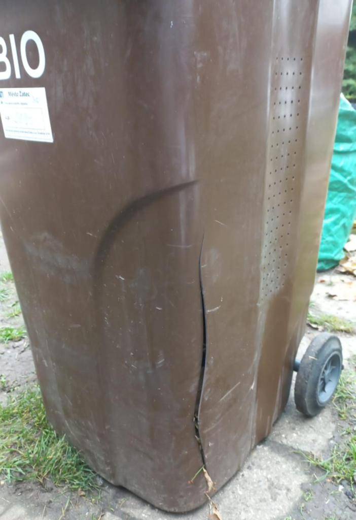 S ohledem na častý výskyt poškozených nádob určených ke shromažďování a svozu bioodpadu bychom rádi shrnuli postup separace ukládání a odvozu tohoto druhu odpadu.