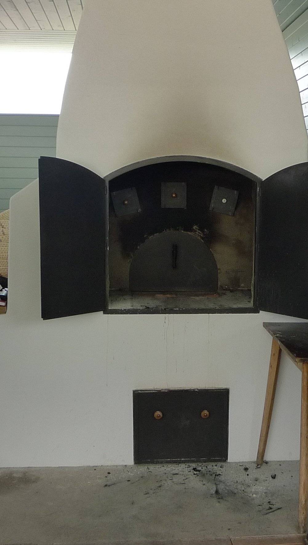 V sobotu 21.3. roztápíme naši pec  a od 13 hodin budeme prodávat výborné pečivo. Přijďte, jste srdečně zváni