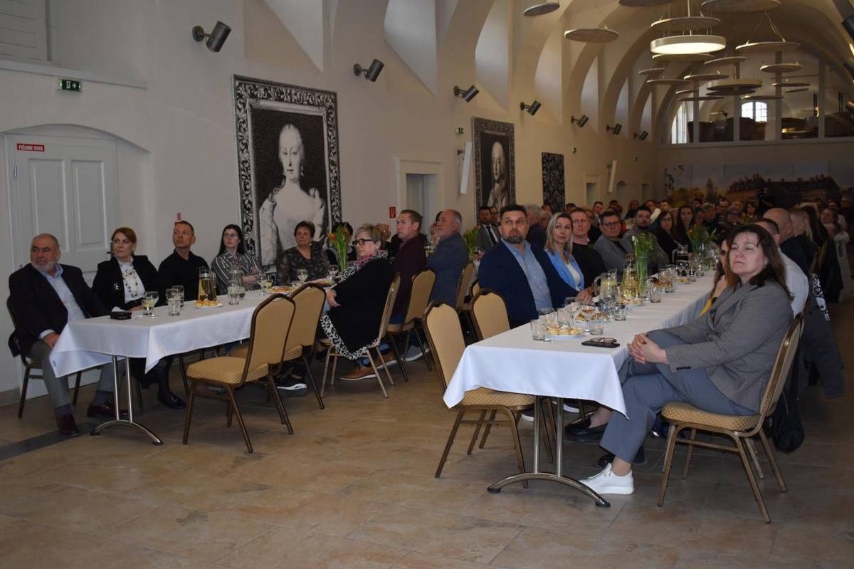 V stredu 19. marca sa v Kultúrno-osvetovom centre v Holíči uskutočnilo stretnutie zástupcov športových, kultúrno-spoločenských a záujmových organizácií pri príležitosti slávnostného odovzdávania dotácií z rozpočtu mesta.