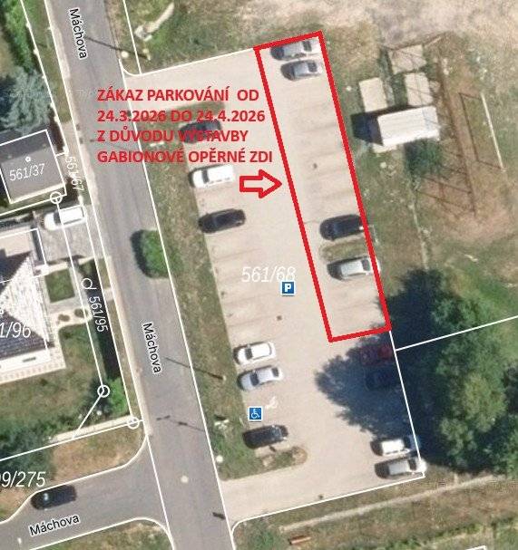 Oznamujeme občanům, že od 24.3.2026 do 24.4.2026 je na parkovišti v ulici Máchova na 12 parkovacích místech omezena možnost parkovat (zákaz parkování) z důvodu výstavby gabionové opěrné stěny nového atletického hřiště. Děkujeme za pochopení.