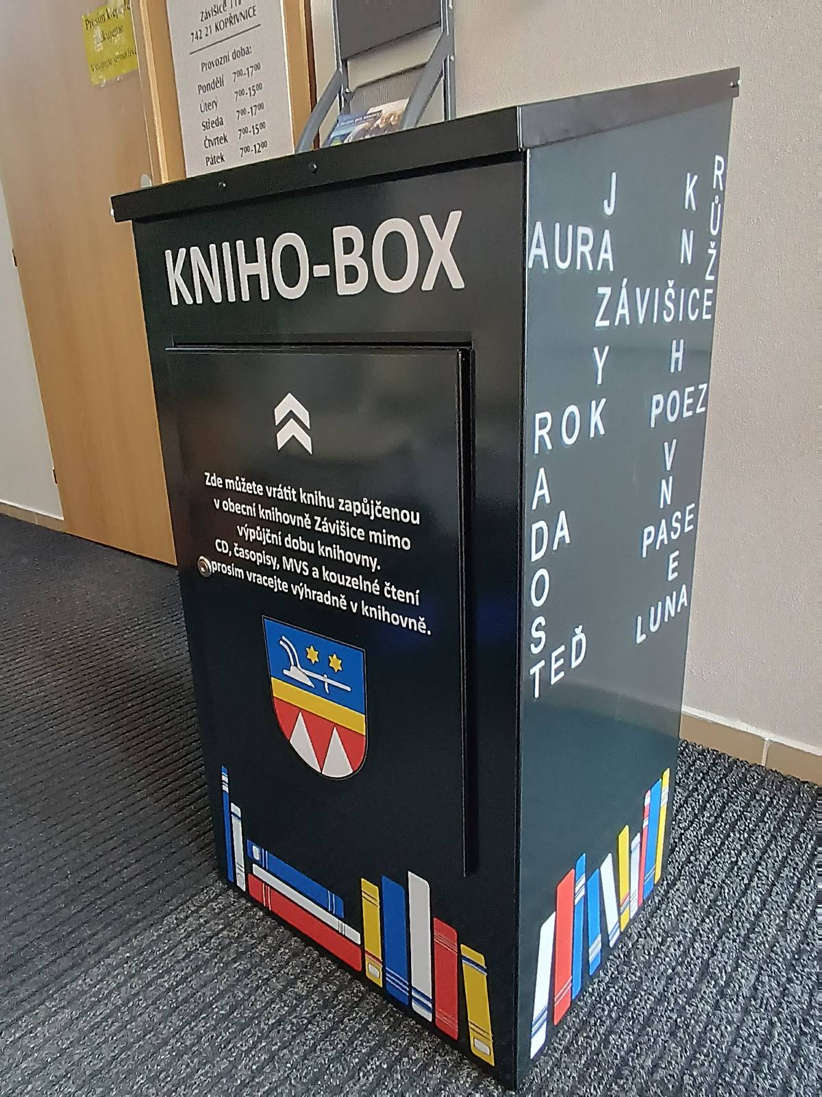 Milí čtenáři, máme pro vás několik důležitých provozních informací: 🕒 DNEŠNÍ OTEVÍRACÍ DOBA Dnes (pondělí 23. 3.) otevíráme netradičně od 15:30 hod. Stavte se si půjčit něco hezkého ke čtení. 🏗️ PLÁNOVANÁ REKONSTRUKCE Upozorňujeme, že z důvodu rekonstrukce bude obecní knihovna uzavřena od 1. dubna do 5. května 2026. Děkujeme za pochopení, už teď se těšíme na nové prostory! 👷♂️✨ 📦 NOVÝ KNIHOBOX Knihy můžete bez obav vracet i během uzavírky nebo mimo otevírací dobu. Slouží k tomu náš nový KNIHOBOX, který najdete na chodbě obecního úřadu (viz foto 📸). 🛋️ NABÍDKA REGÁLŮ ZA ODVOZ Při rekonstrukci měníme nábytek, a tak nabízíme stávající knihovní regály za odvoz! (viz foto 📸). K dispozici budou 1. dubna. 👉 Máte-li o ně zájem, kontaktujte prosím obecní úřad. Přejeme vám krásné jarní dny a těšíme se na vaši návštěvu!