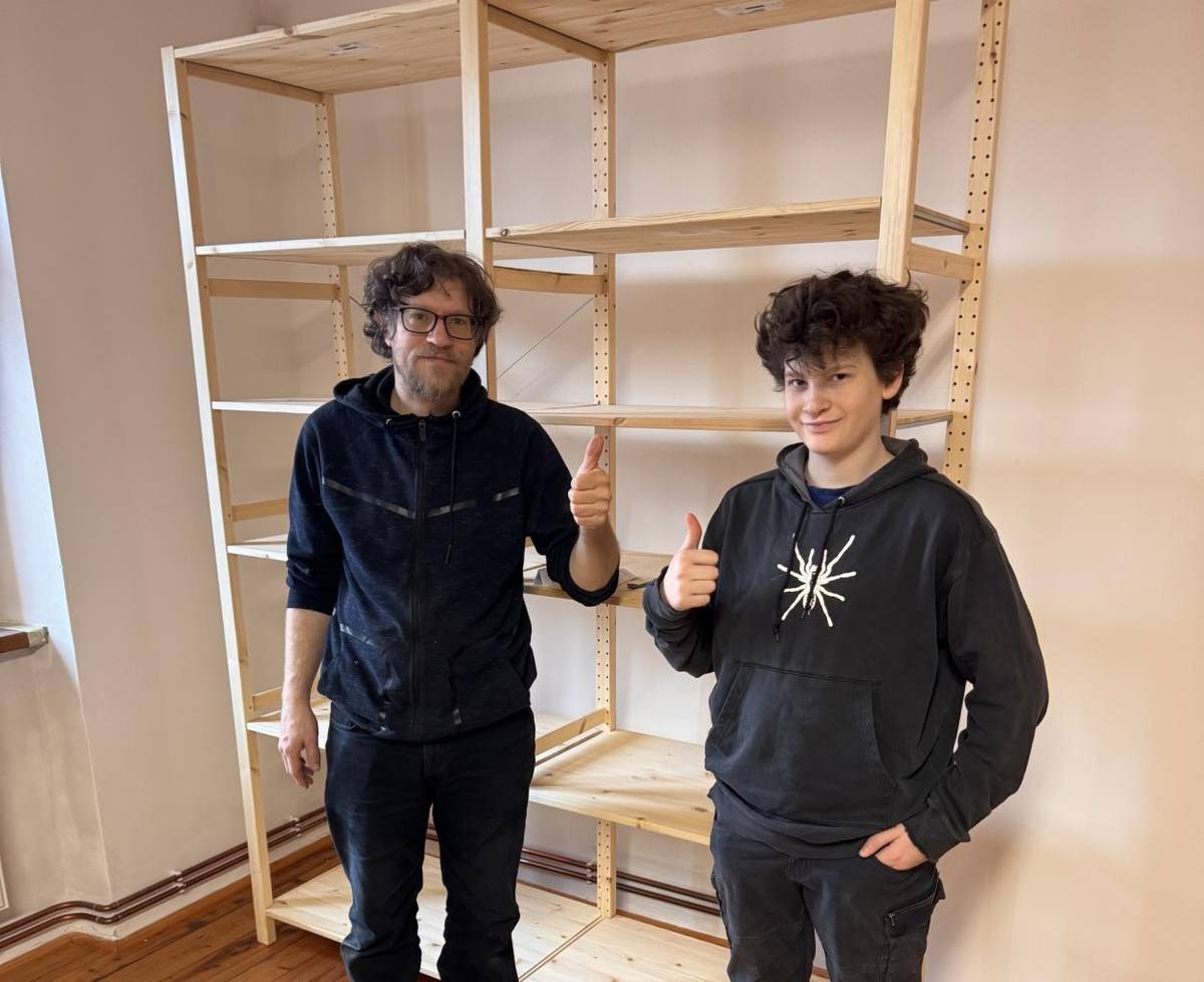 S nadšením vám představujeme videozáznam z brigády, během které ožil projekt Všeradický obývák. Cílem bylo vytvořit útulný a multifunkční prostor pro všechny generace – a díky neuvěřitelnému nasazení místních sousedů se to povedlo na jedničku. Děkujeme ❤️