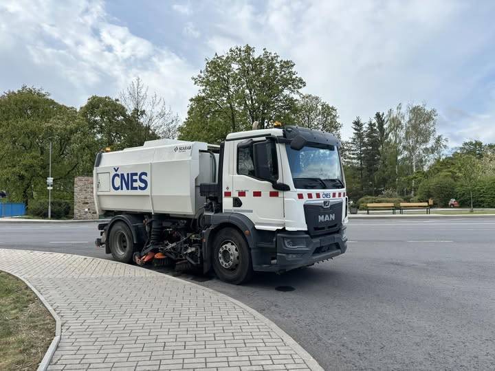 Zítra bude v obci pokračovat strojní čištění komunikací.  Aby mohlo být co nejefektivnější, prosíme občany, aby tento den od 7:30 do 16:00 omezili parkování na místních komunikacích.    Děkujeme za spolupráci ????