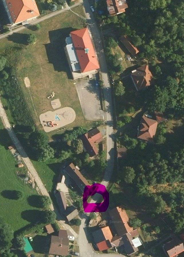 Upozorňujeme občany a rodiče, že ve středu 25.března 2026 bude částečně omezen příjezd od křižovatky u Lučního potoka  ke škole. Důvodem je překop komunikace pod sokolovnou k uložení sítě elektrické energie. Ostatní komunikace v oblasti  Šibínku budou průjezdné. Děkujeme za pochopení