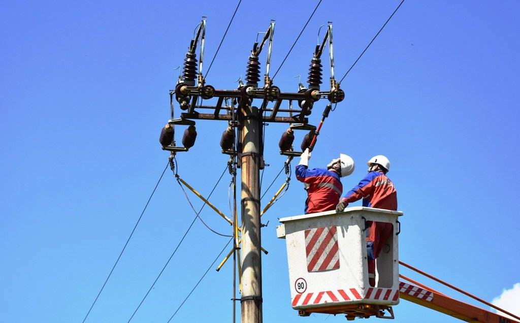 Vážení občania, oznamujeme, že v termíne od 25.03.2026 od 07:15 do 15:30 hod. bude z dôvodu plánovaných prác na zariadeniach obmedzená distribúcia elektriny.  Dodávka elektriny bude prerušená na uliciach: Jarná, Kúpeľná,  Letná 8, Železničná.   Ďakujeme za pochopenie   Dispečing prevádzkovateľa distribučnej sústavy Stredoslovenská distribučná, a.s.