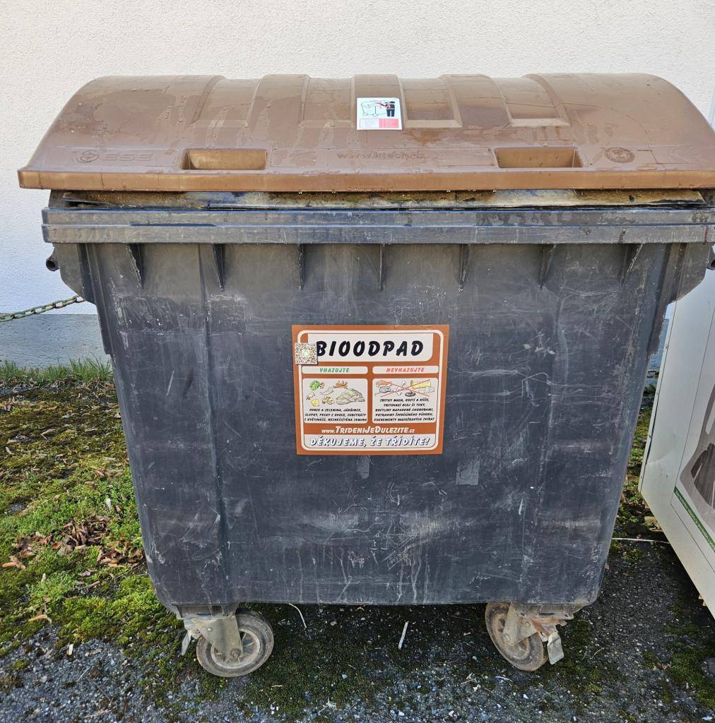 Na třídicí stanoviště u kotelny byl nově přistaven kontejner na BIO ODPAD.