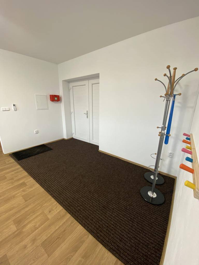 Byli jste se už podívat v knihovně v nových prostorách domu na křižovatce? Postupně celý prostor zařizujeme a zútulňujeme.