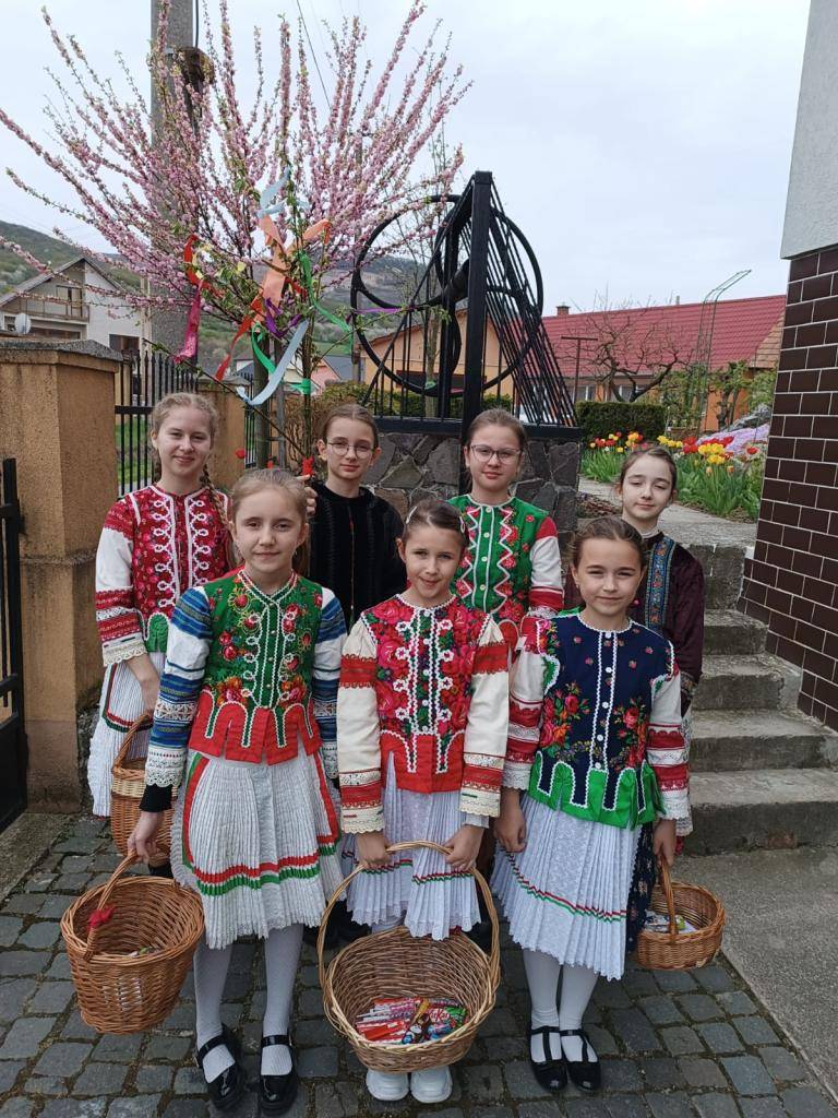 Dňa 29. marca 2026 (na Kvetnú nedeľu) od 15:00 hod. budú po našich uliciach chodievať mladé dievčence v krásnom kroji so zelenou vŕbou v ruke, ozdobenou farebnými stužkami, aby svojimi piesňami ohlasovali prichádzajúcu, očakávanú jar.