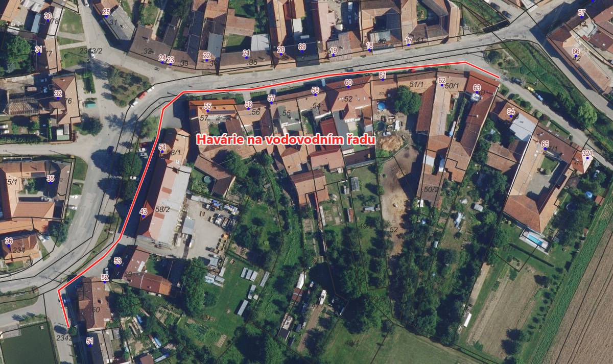Upozorňujeme občany, že z důvodu havárie na vodovodním řadu nepoteče voda, a to od mostu se sochami podél hlavní silnice až k budově pošty, pouze levá strana. Odstávka bude od 8:00 hodin a potrvá po dobu oprav. Děkujeme za pochopení