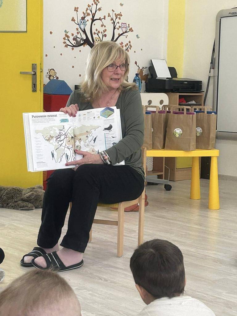 Hnúšťa, 23.3.2026 - Pri príležitosti marec - mesiac knihy sa Materská škola Klokočova premenila na čarovnú rozprávkovú ríšu plnú básničiek, čarovných slov, fantázie, detskej radosti a odvahy. Deti sa ocitli vo svete, kde knihy ožívajú a každé slovo má svoje kúzlo.