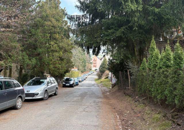 Město Trutnov zahájí dlouho plánovanou celkovou rekonstrukci ulice Kryblická v městské části Kryblice. Rozsáhlý projekt, který přinese zvýšení bezpečnosti dopravy, odstartuje v pondělí 30. března 2026. Náklady na rekonstrukci vyjdou radnici na 11 milionů Kč.                               Číst dál...