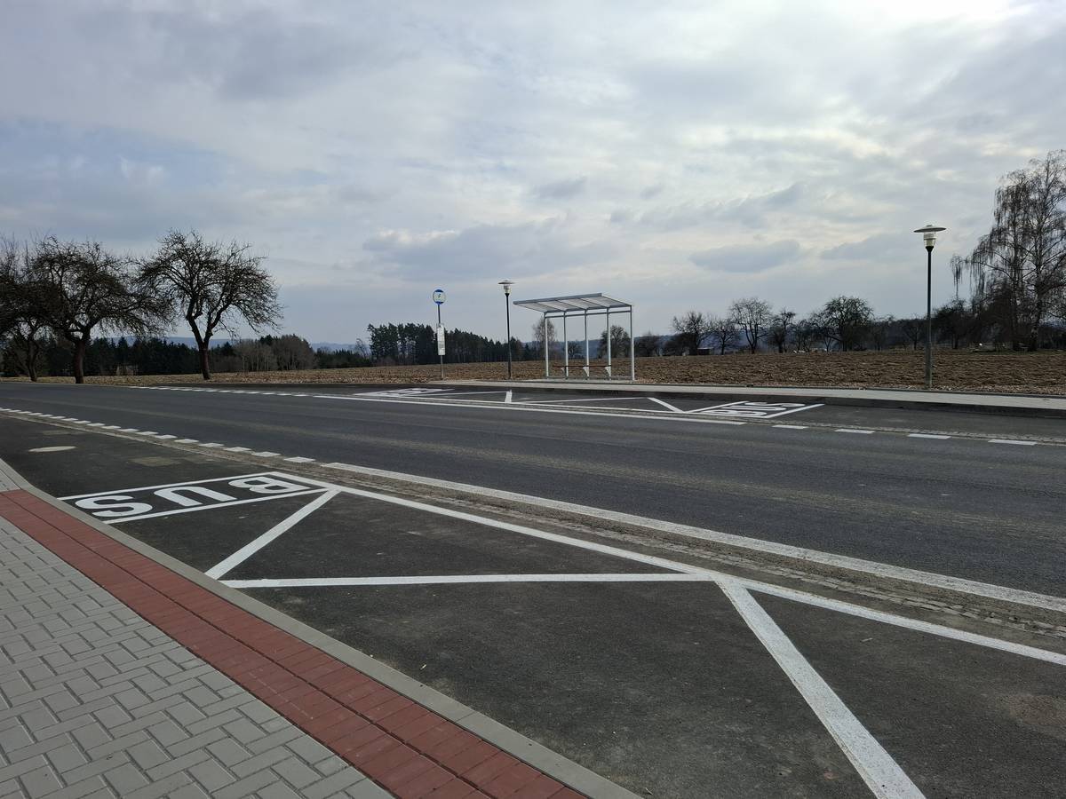 AUTOBUSOVÉ ZÁLIVY JSOU OD PONDĚLÍ 23. 3. 2026 V PROVOZU.  AUTOBUSY BUDOU STAVĚT NA NOVĚ ZBUDOVANÝCH STANOVIŠTÍCH.