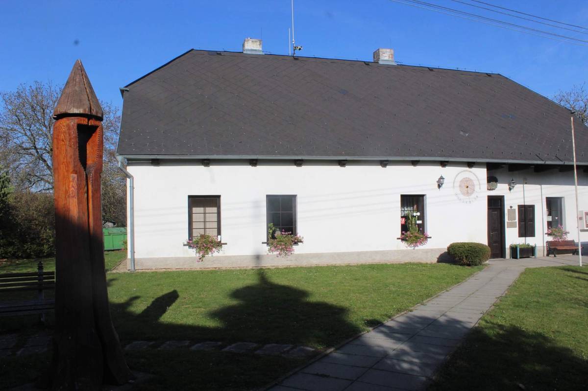 V tomto týdnu (23.3. - 27.3.2026) bude obecní úřad pro nemoc uzavřen. V případě nutnosti prosím volejte 603373798 a sjednejte si schůzku. Děkujeme za pochopení.