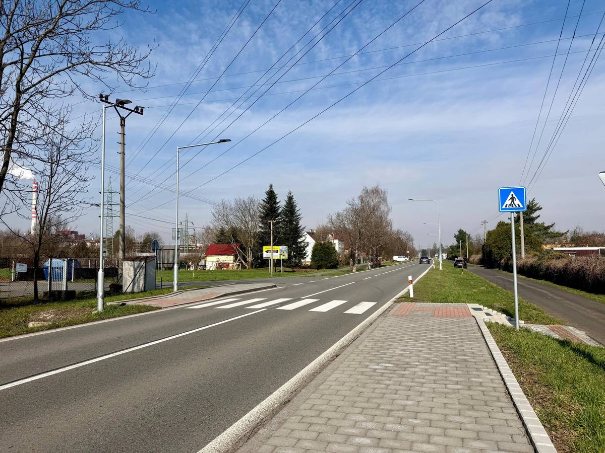 Milí občané, rádi bychom Vás informovali, o úspěšném zkolaudování nového přechodu pro chodce a místa pro přecházení v Žabni. Realizaci projektu podpořila Nadace ČEZ. Nový přechod pro chodce najdete kousek od ubytování na Statku a místa pro přecházení byla vybudována u obecního úřadu, za valem a u autobusové zastávky Důl Staříč 1. Věříme, že tato nová místa pomohou ke zvýšení bezpečnosti všech chodců, zejména našich dětí, a usnadní bezpečné přecházení komunikace. Jsme rádi, že se podařilo tento projekt dotáhnout do konce a že může sloužit všem občanům.  Děkujeme všem, kteří se na přípravě a realizaci podíleli. Prosíme všechny řidiče i chodce o vzájemnou ohleduplnost, aby tato nová místa plnila svůj účel.