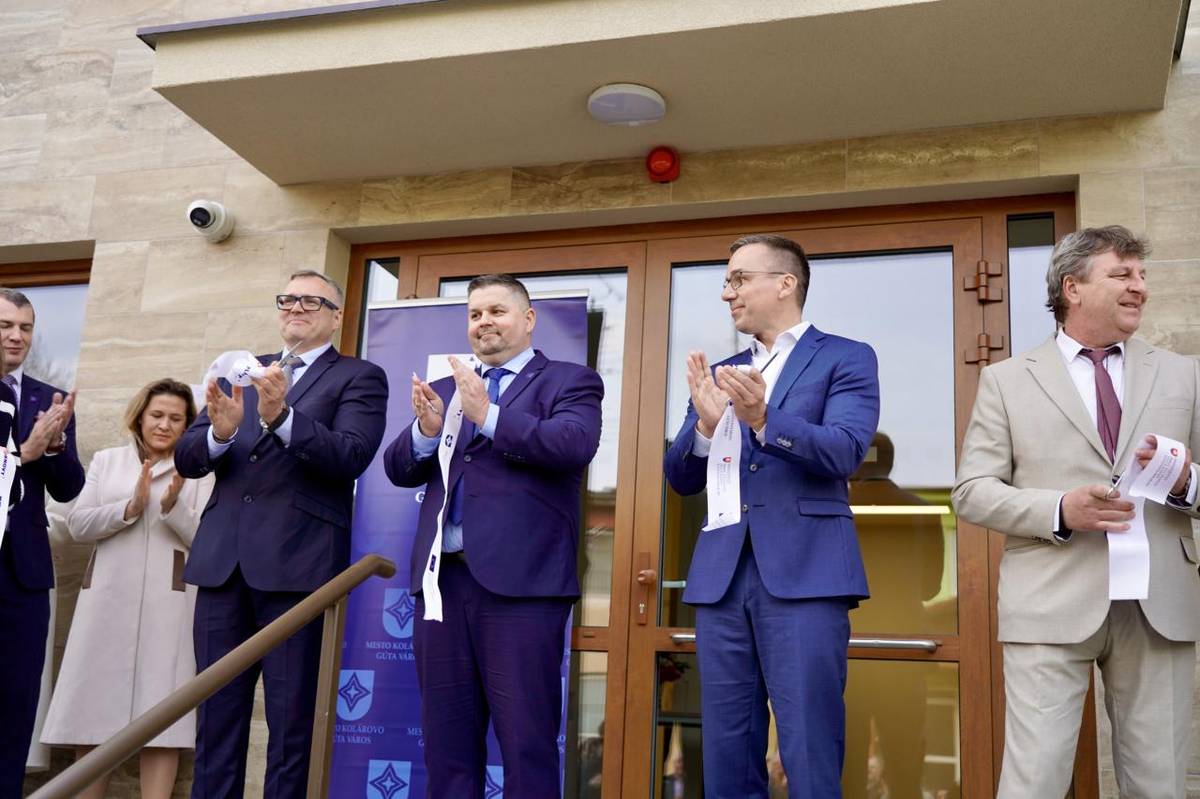 Zariadenie bude v modernom prostredí poskytovať kvalitnú starostlivosť všetkým, ktorí potrebujú pomoc a opateru. Na slávnostnom otvorení sa zúčastnil aj minister práce, sociálnych vecí a rodiny Slovenskej republiky Erik Tomáš.