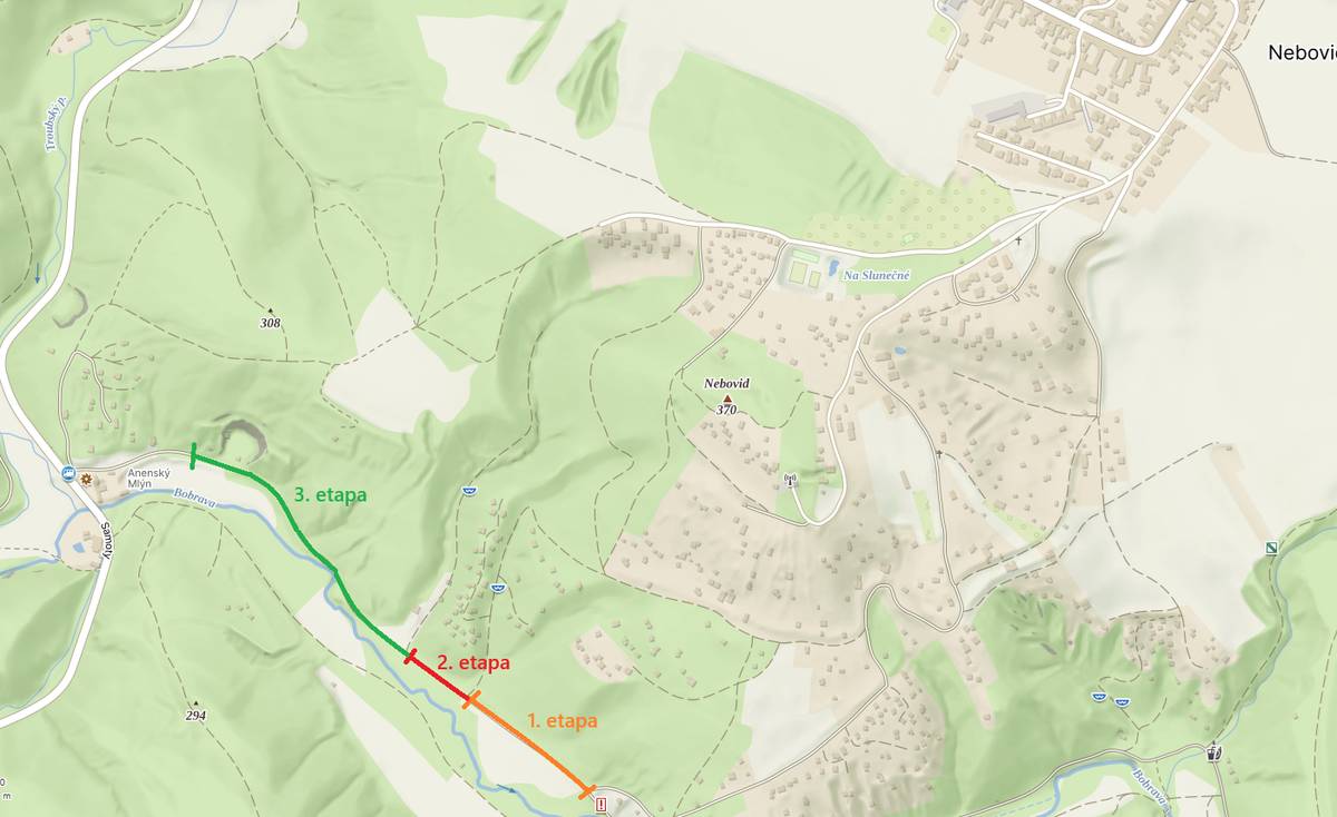 Jak jsme již informovali, byla zahájena oprava lesní cesty na Bobravě. Doposud probíhaly práce, které neomezovaly provoz. Oprava je rozdělena do tří etap a v průběhu jednotlivých etap bude daný úsek neprůjezdný. Upozorňujeme, že uvedené termíny prací představují předběžný harmonogram, který se může změnit v závislosti na počasí či jiných nečekaných tkomplikacích.   1. etapa - 30.3.2026 - 10.4.2026 2. etapa - 13.4.2026 - 17.4.2026 3. etapa - 20.4.2026 - 15.5.2026 Děkujeme za pochopení, trpělivost a respektování dopravního značení po dobu oprav.