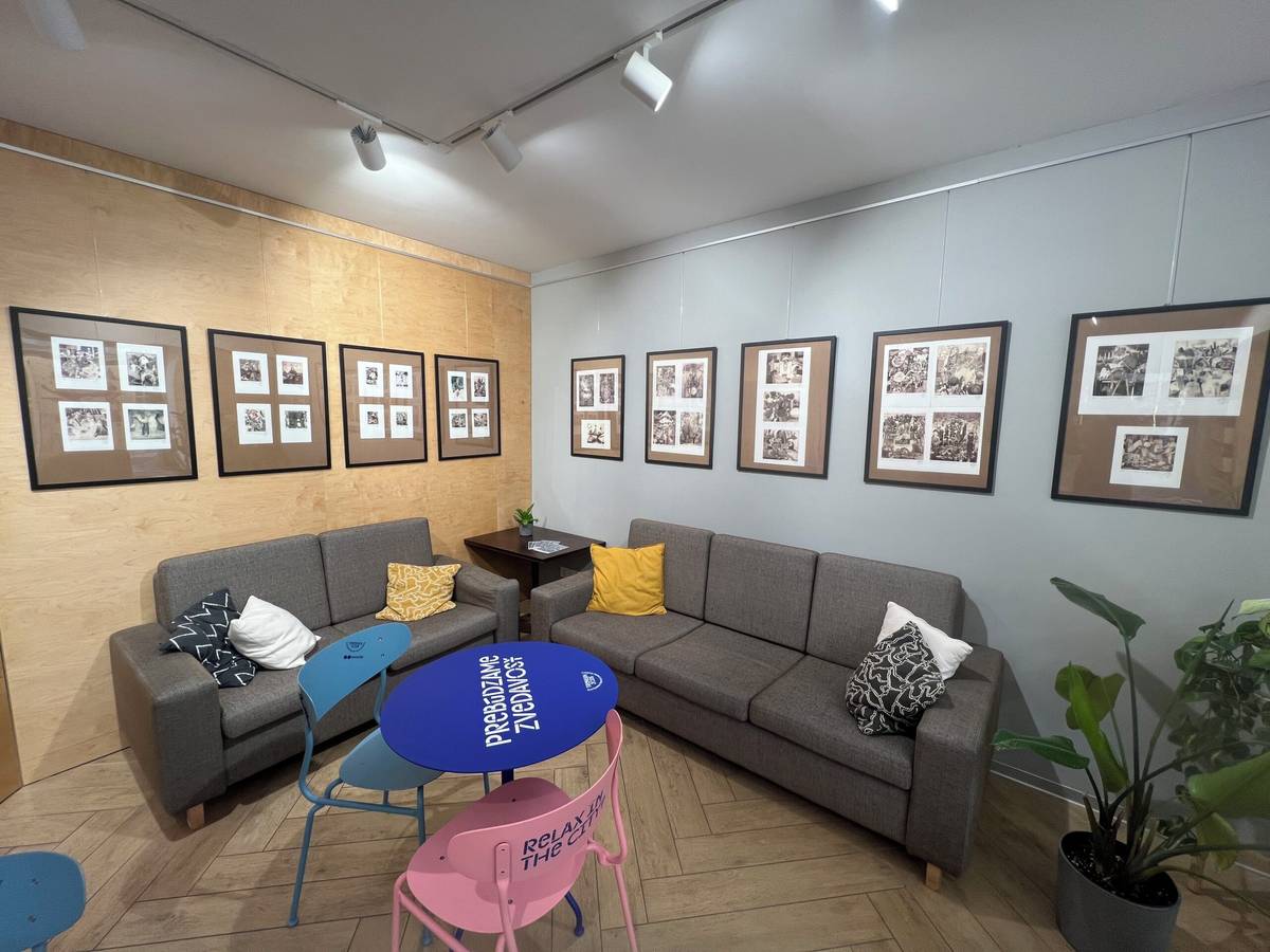 Kultúrno – informačné centrum Trenčín pre vás pripravilo naozaj pekné výstavy, ktoré sú veľmi blízko seba a oplatí sa ich teda vidieť všetky. Nájdete ich na trase Mestská veža, bočná fasáda mestského úradu pod vežou a Kultúrno – informačné centrum na Mierovom námestí, kde sa môžete zoznámiť s ďalšími zaujímavými podujatiami v meste a prípadne si rovno na niektoré aj [...]Čítať viac...