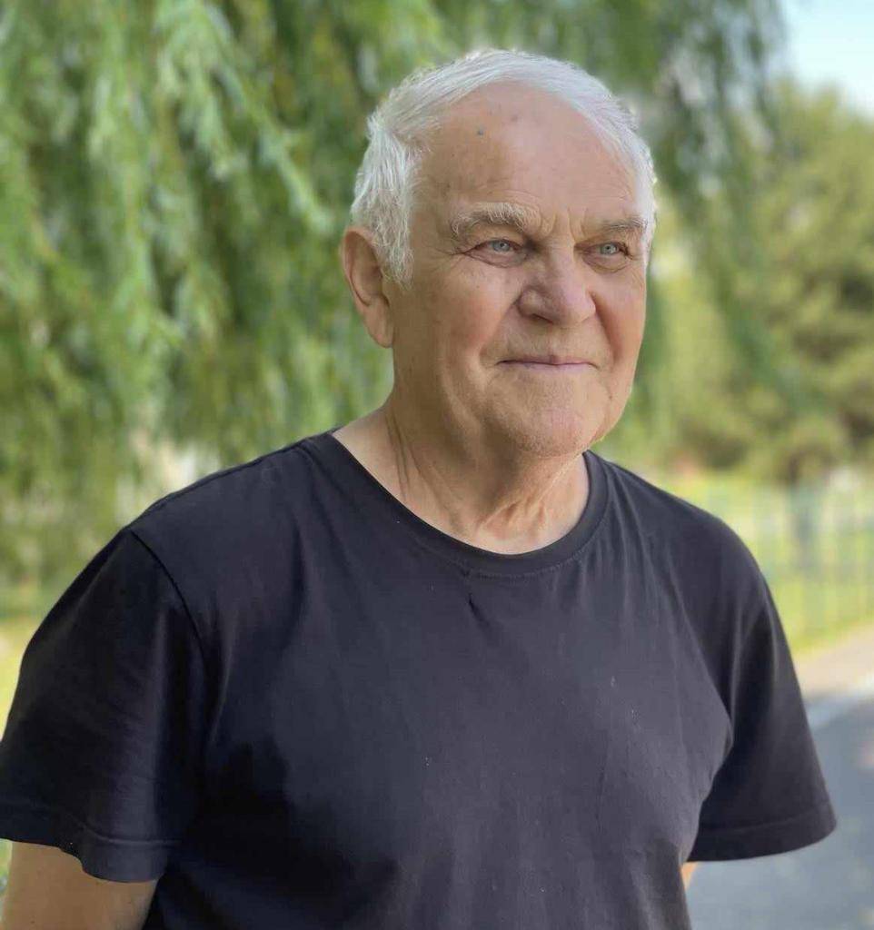 Smútiace rodiny Kumanová a Cverenkárová s hlbokým žiaľom oznamujú občanom, že dňa 20. marca 2026 v Nitre zomrel ich milovaný manžel, otec, starý a prastarý otec, príbuzný, náš občan Miroslav Chlpek vo veku 81 rokov.