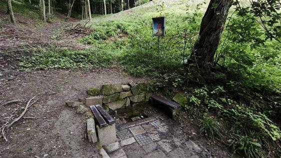Rozbory vody z Bělovské studánky provedené začátkem března prokázaly opět nevyhovující kvalitu vody z tohoto pramene. Kvalita vody nesplňuje parametry pro vodu pitnou.
