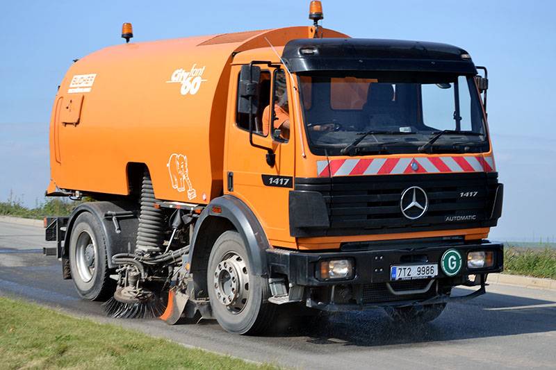 Upozorňujeme občany, že v pátek 27. dubna od 8 hodin bude v obci probíhat čištění komunikací zametacím vozem.