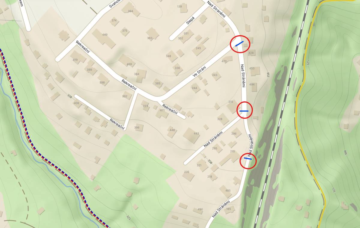 Upozorňujeme, že v sobotu 28. 3. bude z důvodu překopu vozovky a pokládky sítě Cetin uzavřen vjezd do ul. Nad Stráněmi od křižovatky s ul. Ve Stráni.   K překopu komunikace dojde u čp. 215, 315 a č.ev. 330.