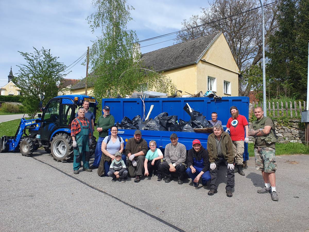 Ve čtvrtek 2. dubna 2026 se uskuteční další úklid obce zapojený do celorepublikové akce Ukliďme Česko, každoročně se zapojuje místní Myslivecký spolek Černíkov Tisovník, dobrovolní hasiči a občané obce Droužetice. Sraz dobrovolníků je v 16:00 před obecním úřadem. Všem kteří přijdou předem děkuji.