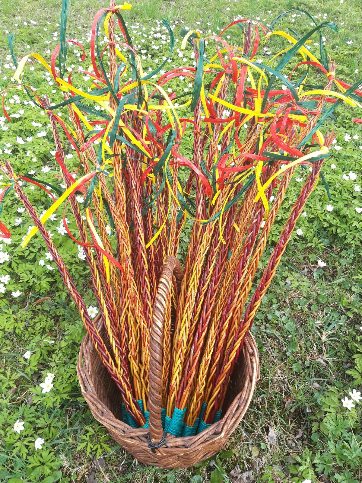 🐣🐥 Ručně pleté pomlázky  budou k dispozici opět na nábřeží před Mlýnem  anebo na tel.: 602 930 818 🐣🐥