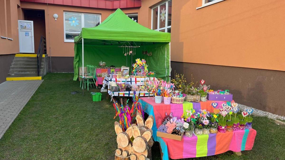Dnes, 25.3.2026, od 12 do 16:30 pořádá mateřská školka jarní jarmark.     Jste srdečně zváni!